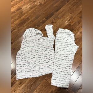 La Vie En Rose White Pajama Set